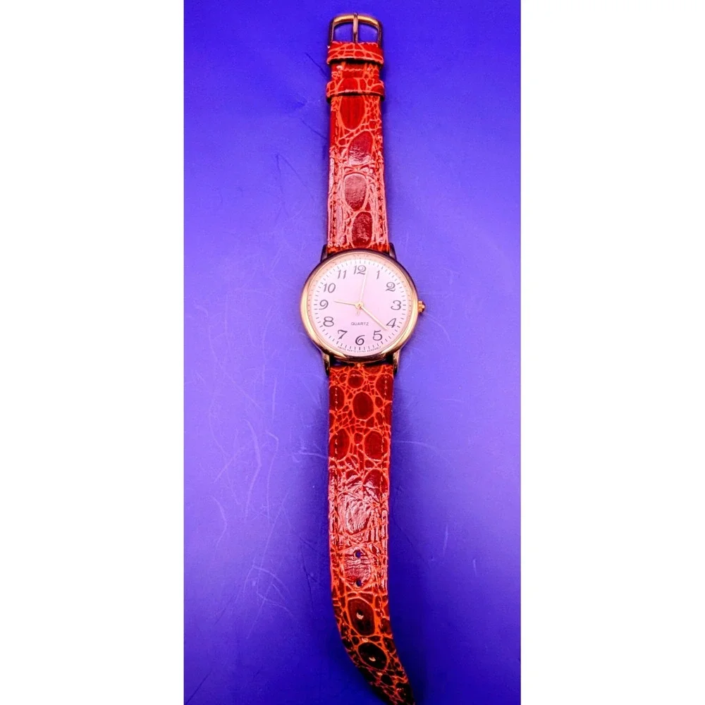 Classic Dressy Round Gold Tone Brown Leather Strap, Analog, Watch New Battery‎